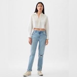Gap Girlfriend Mid Rise Jeans Size 2/ 26
Zip Fly 99% Cotton 1% Elastane denim